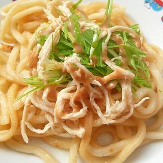 水菜とサラダチキンでヘルシー♪ごま香る♪焼きうどん